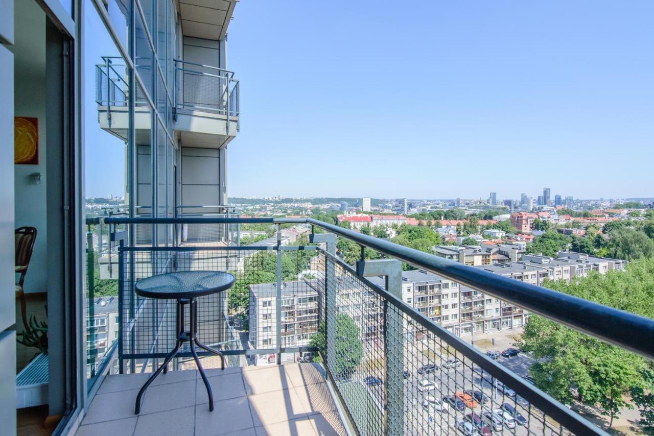 Helios Luxury Apartment In Vilnius Skyscraper Exterior foto